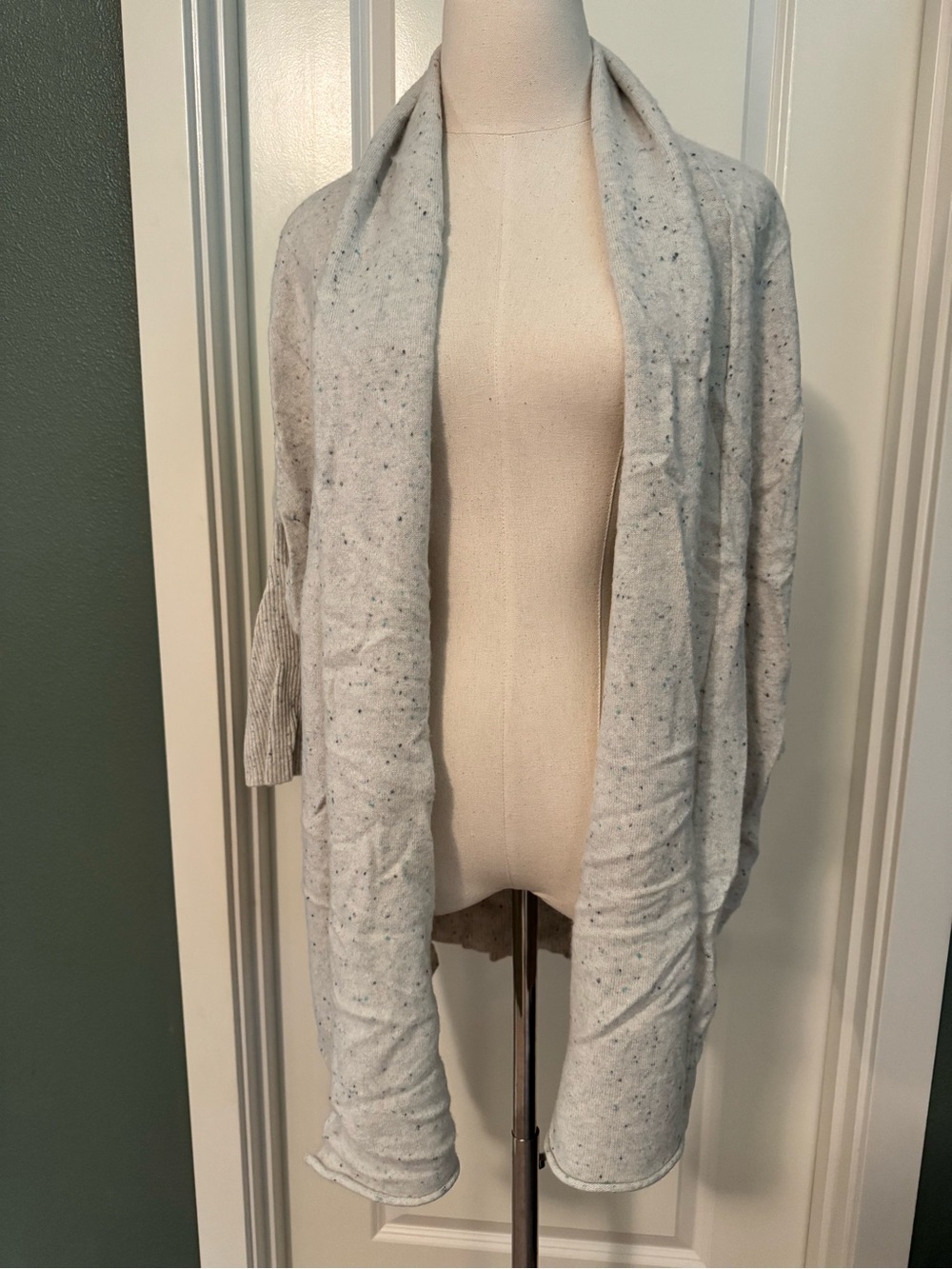 100% Cashmere Light Gray Speckled Open-Front Cardigan